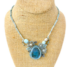 Load image into Gallery viewer, Labradorite Flower Necklace